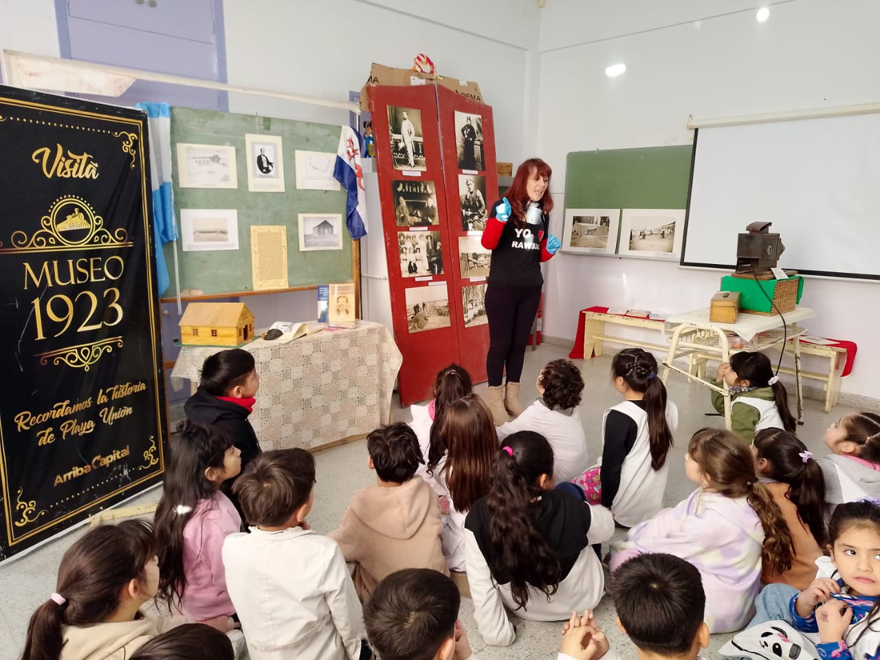 “El museo va a tu escuela”: La muestra llegó a la Escuela N.º 20 de Rawson