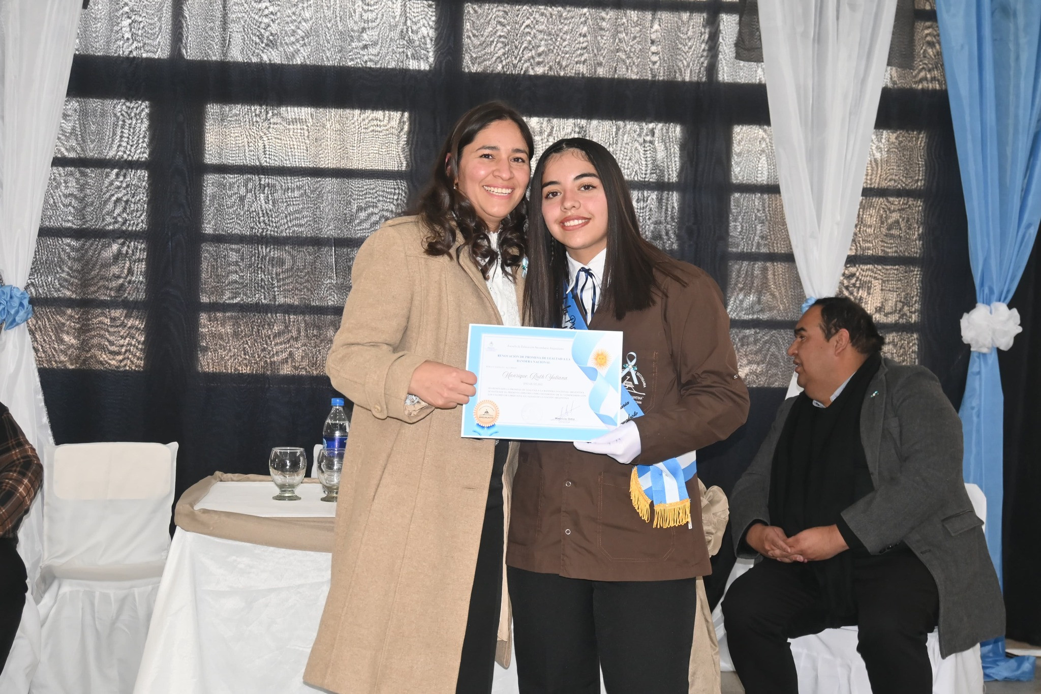 Continuando con las celebraciones por el 20 de Junio, se vivió otra emocionante renovación de Lealtad a la la Bandera Argentina en Angualasto,Iglesia