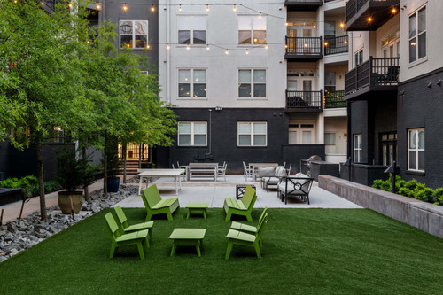 C257970 FarringtonMidtown DUSK COURTYARD 03.jpg