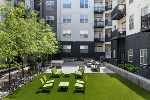 C257970 FarringtonMidtown COURTYARD 01 03.jpg
