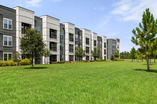 C244230 TheMenlo Exterior3 4.jpg