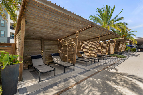 C244230 TheMenlo PoolLounge4 1.jpg