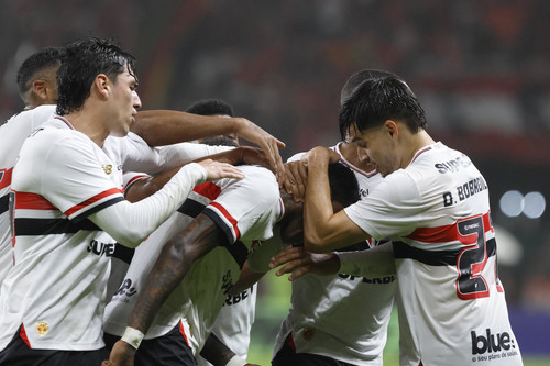 São Paulo se destaca em jogo físico e confirma evolução sob comando de Crespo
