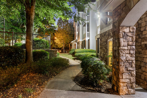 C234080 RetreatAtSweetwater Dusk LitWalkway 2.jpg