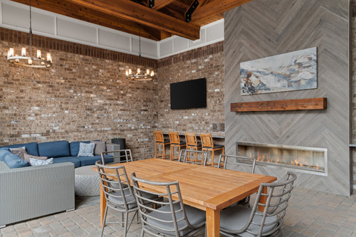 C243910 TheElison POOL LOUNGE 01 03.jpg