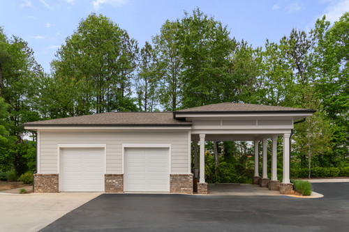 C243910 TheElison CAR CARE 02.jpg