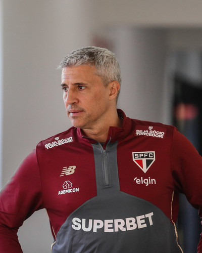 Crespo supera Zubeldía em pontuação pelo São Paulo em metade dos jogos