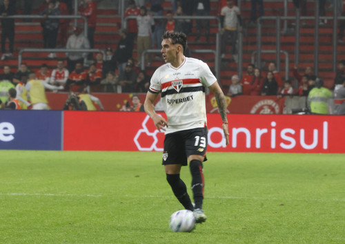 Enzo Díaz analisa crescimento do São Paulo e fala sobre final na Copa do Brasil