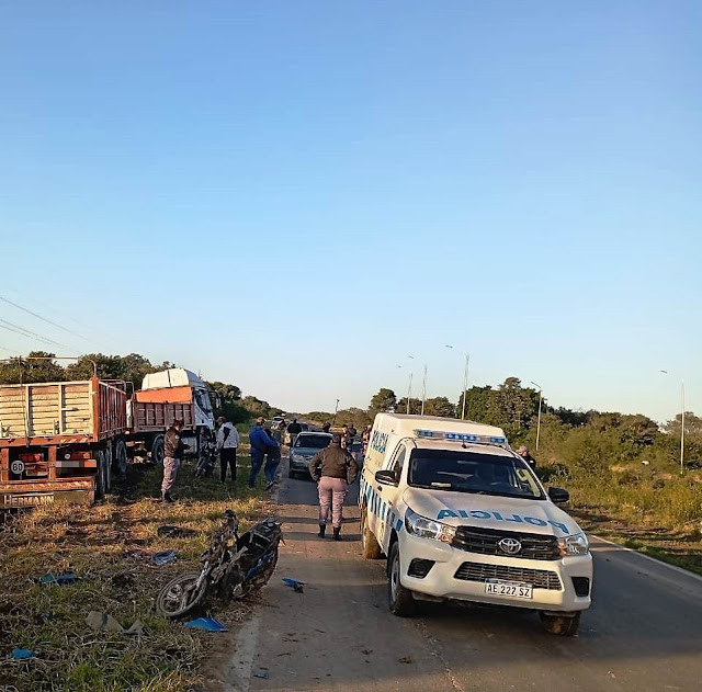 Un motociclista murió durante la colisión con un camión