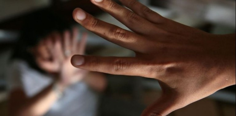 abuso-sexual-adolescente.jpg Condenaron a una mujer por abuso sexual, suministro de pornografía y corrupción de su propio hijo