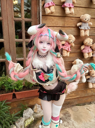 Varesa Genshin Impact Cosplay by Nya Ya 2.jpg