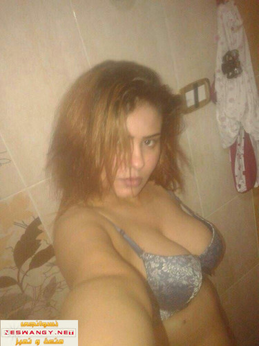 تسريبات البومات نودز مصري من البنات وهما بيفتحوا روب الحمام ويوروا كل حاجة  F9FL6pR