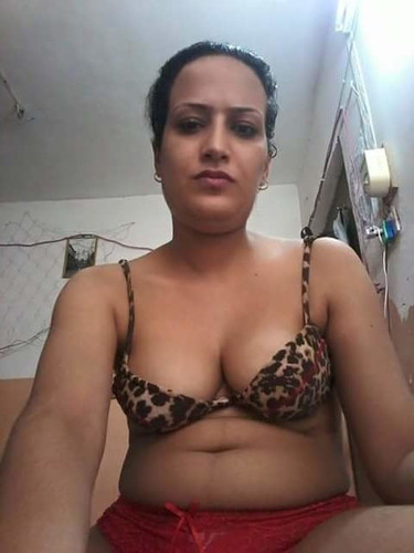تسريبات البومات نودز مصري من البنات وهما بيفتحوا روب الحمام ويوروا كل حاجة  F9FLiIp
