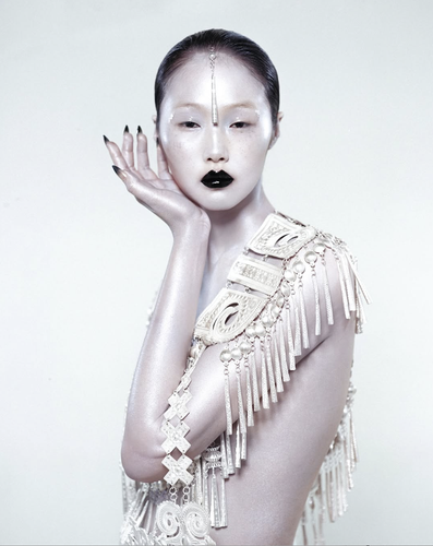 Peng Chang by Leslie Zhang Vogue China June 2025 4.png