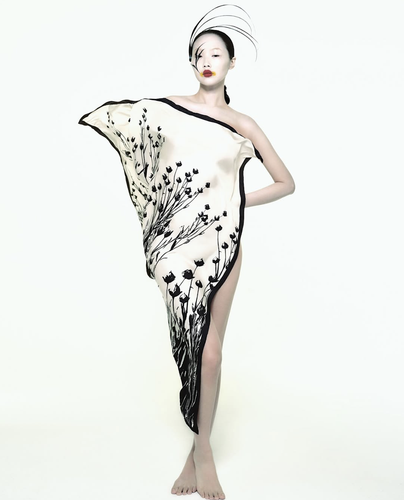Peng Chang by Leslie Zhang Vogue China June 2025 1.png