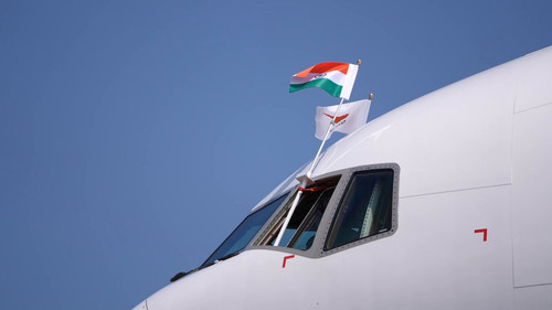 tIAw4OIg7e8mi 4M.jpg