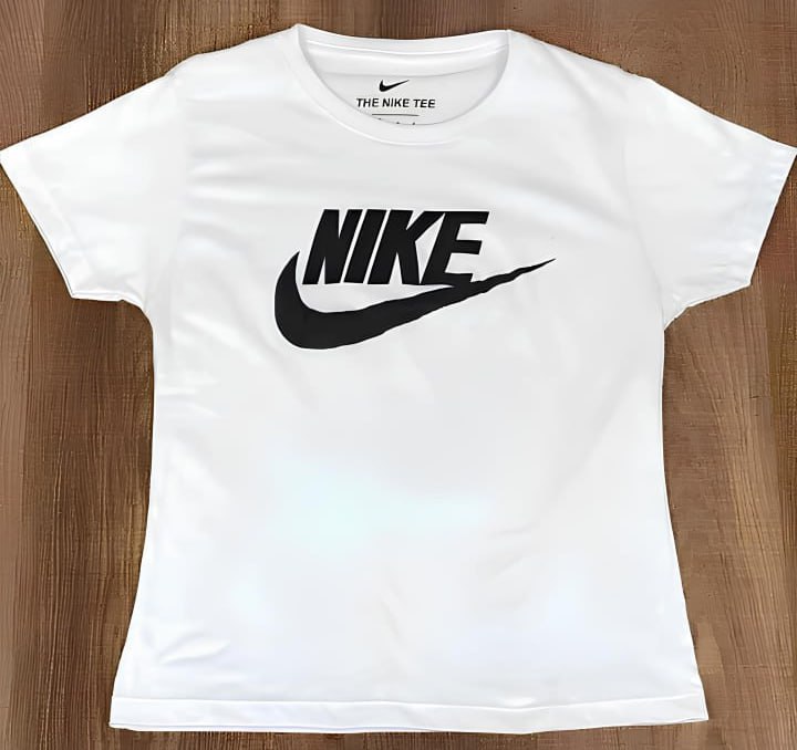Camiseta Nike Sportswear Essentials Feminina