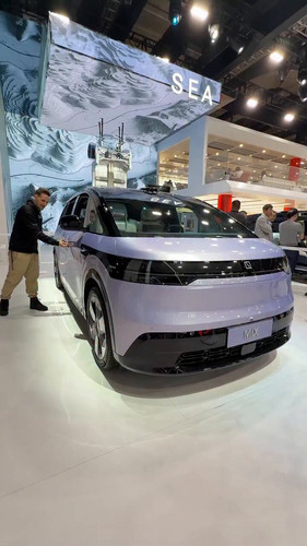 z 82boOgD7r5wjW8.jpg