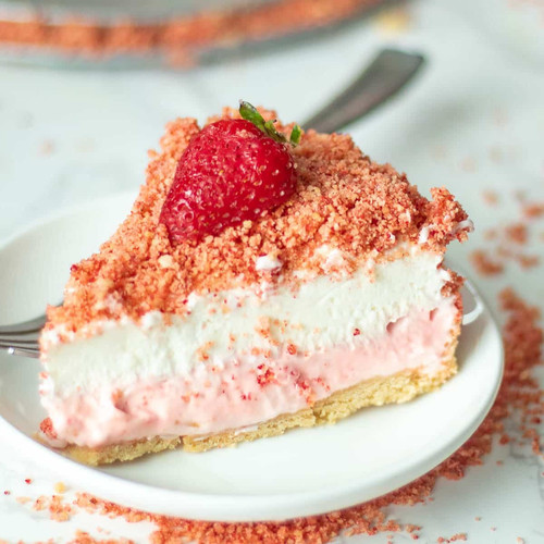 strawberry crunch cheesecake.jpg