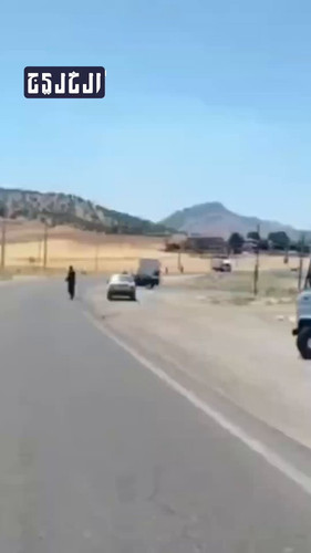 fC9 cxtL2QEyBpz3.jpg