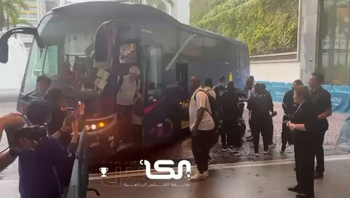 HXY7a6BCachNauYP.jpg