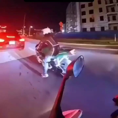 HuGIl54veU DaPtk.jpg