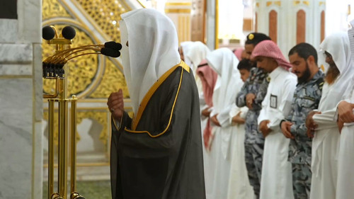 eB e3cL3barIsyqE.jpg