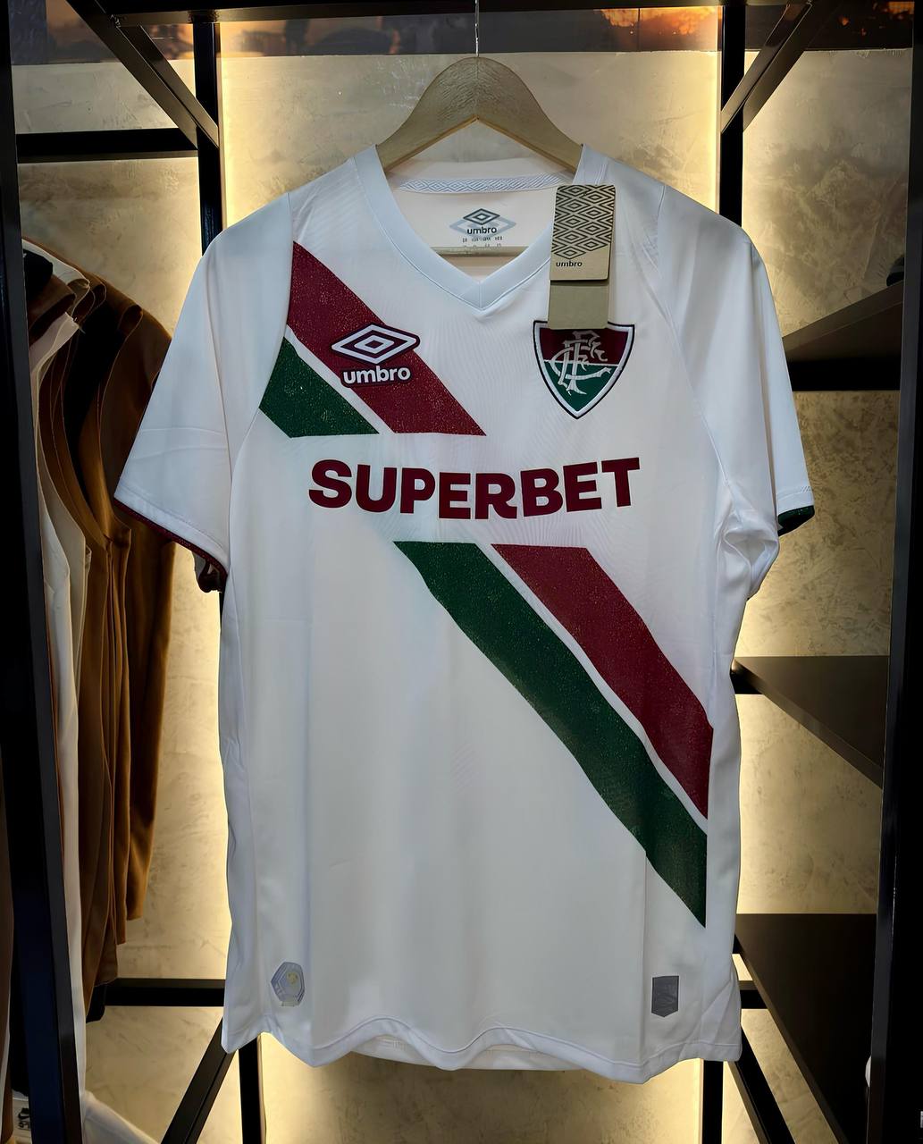 Camisa Fluminense II 24/25 s/n° Torcedor Umbro Masculina – Vermelho Escuro Camisa Fluminense II 24/25 s/n° Torcedor Umbro Masculina – Vermelho Escuro