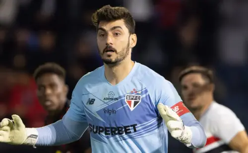 “Sortudo” por ter Rafael: comentarista exalta goleiro e cutuca finanças do São Paulo