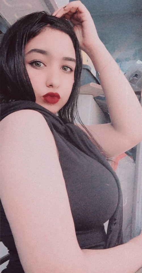 بنوته في عز جمالها وشبابها تصور نودز وتعرض ابزازها وكسها الفرجن
