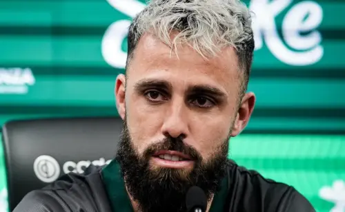 Jandrei comenta sua saída do São Paulo e a importância de Thiago Carpini