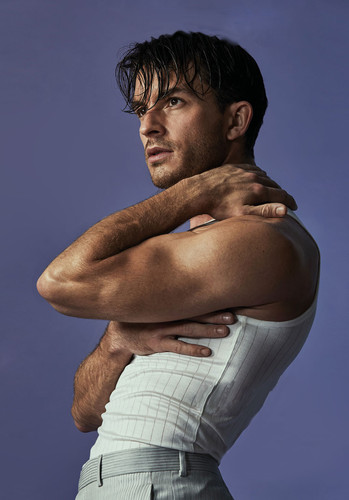 Jonathan Bailey.jpg