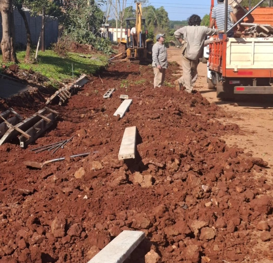 Azara suma infraestructura: avanza la construcción de cordón cuneta y badenes en el barrio San Antonio