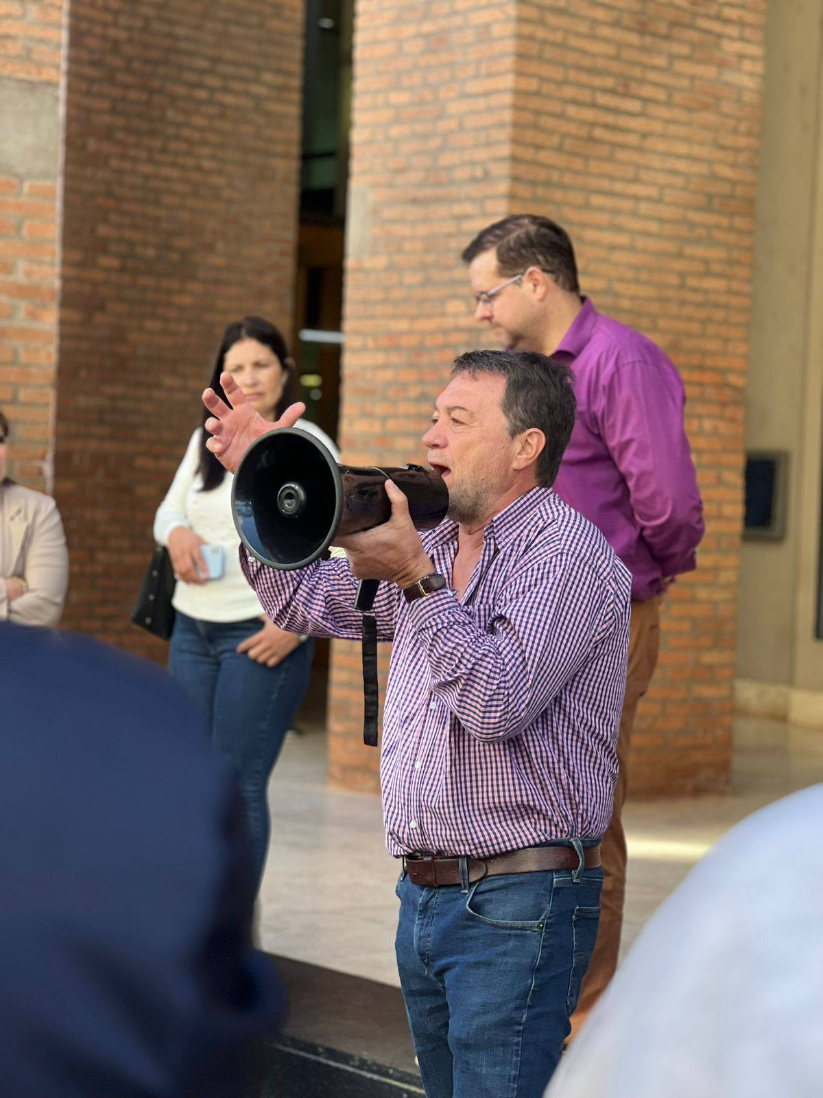 Cacho Bárbaro en la Legislatura: “Ningún paso atrás, basta de ajustes a los colonos”