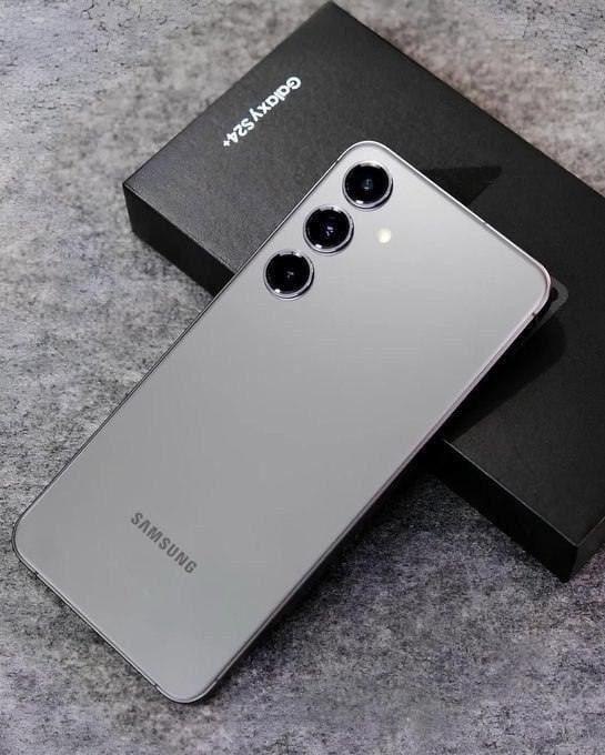 Smartphone Samsung Galaxy S24+, Galaxy AI, Selfie de 12MP, Tela de 6.7″ 1-120Hz, 256GB, 12GB RAM – Cinza Smartphone Samsung Galaxy S24+, Galaxy AI, Selfie de 12MP, Tela de 6.7″ 1-120Hz, 256GB, 12GB RAM – Cinza