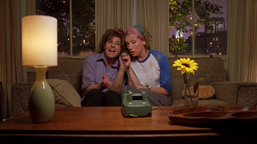 cap Connie.and.Carla.2004.1080p.DL.DD.265 00 13 04 01.jpg