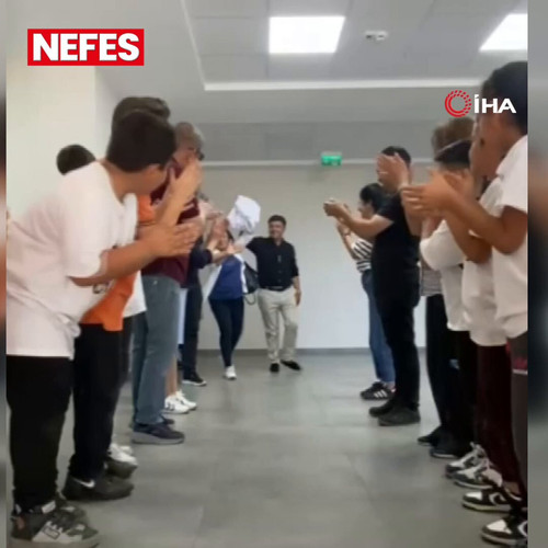 kIuIdxzNfv9UHsmj.jpg
