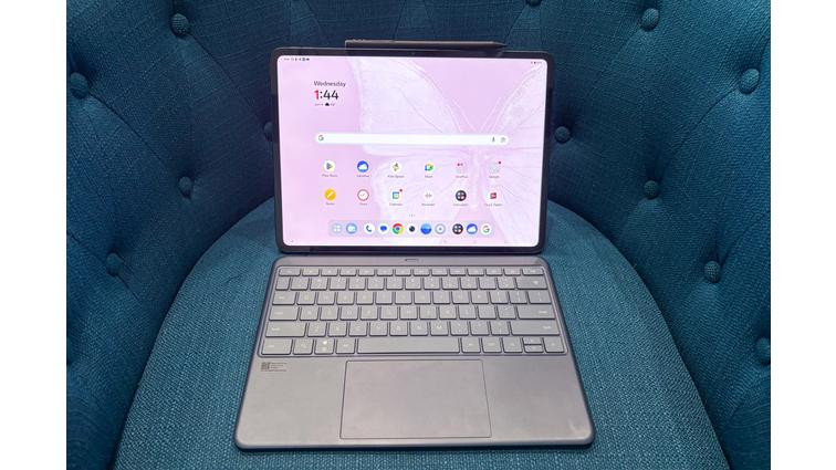 None The OnePlus Pad 3 tablet is still perfect for play and still awkward for work