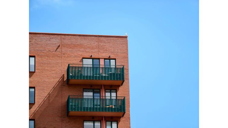 Here’s a nice brick building, shot using the telephoto lens at 200mm.