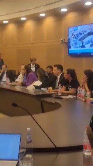 MRC2 U5Jwk7HNg7E.jpg