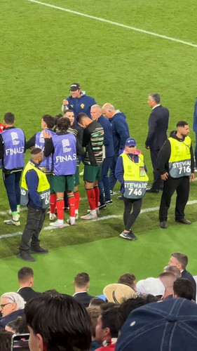 8NEuKSIFP6bk2eO .jpg