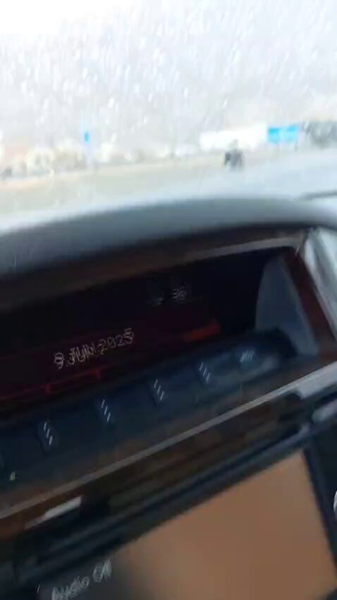 jghAkD5pOaqhqIBD.jpg