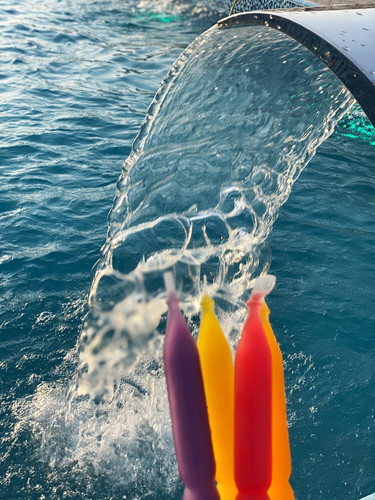 Gs7f0VqakAAQuJA.jpg