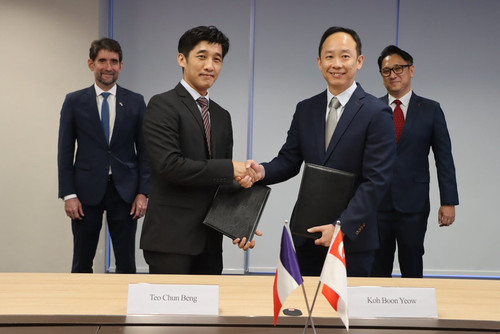 Gs02 SvakAAObOx?format=jpg.jpg