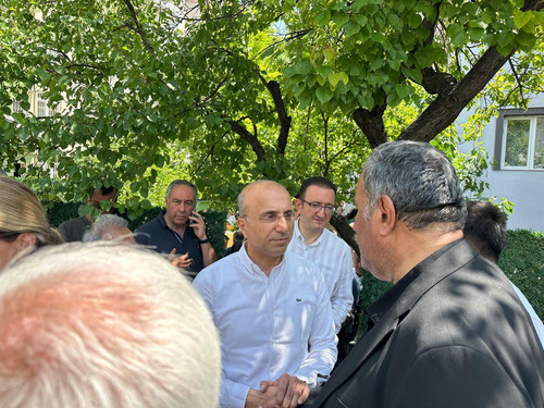 Gs6ywttWAAA1HbG.jpg