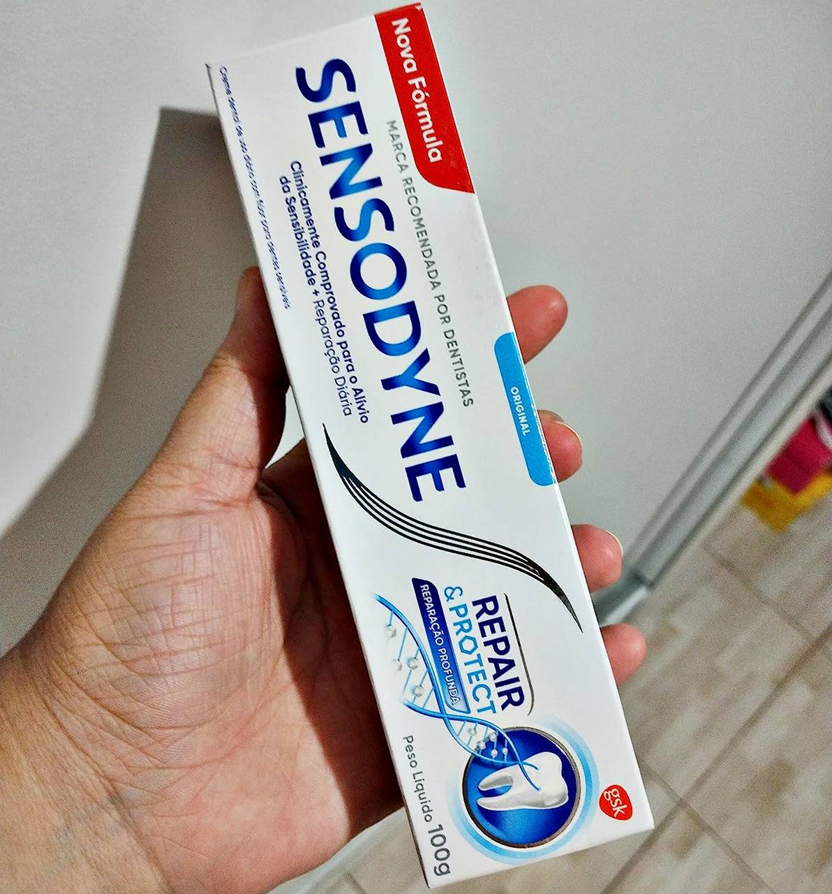 Sensodyne Creme Dental Repair e Protect, Reparação Profunda e Proteção Diária para Dentes e Gengivas Sensíveis, 100g Sensodyne Creme Dental Repair e Protect, Reparação Profunda e Proteção Diária para Dentes e Gengivas Sensíveis, 100g