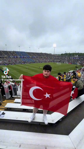 ooqlaa83P E6hd6X.jpg