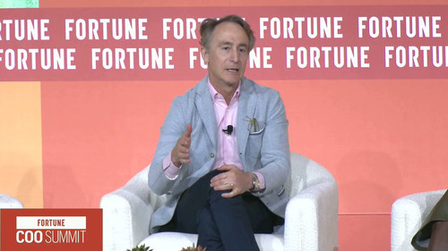 AUns9Z7Topw GhWA.jpg