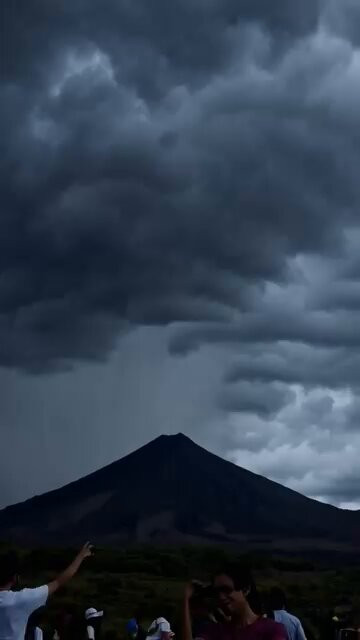 EX7KG8D94H cUpRY.jpg