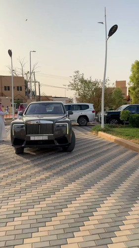 Rz3BkXBqhezhL8k .jpg